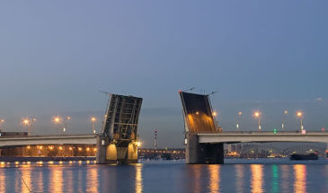Мост Александра Невского: развод