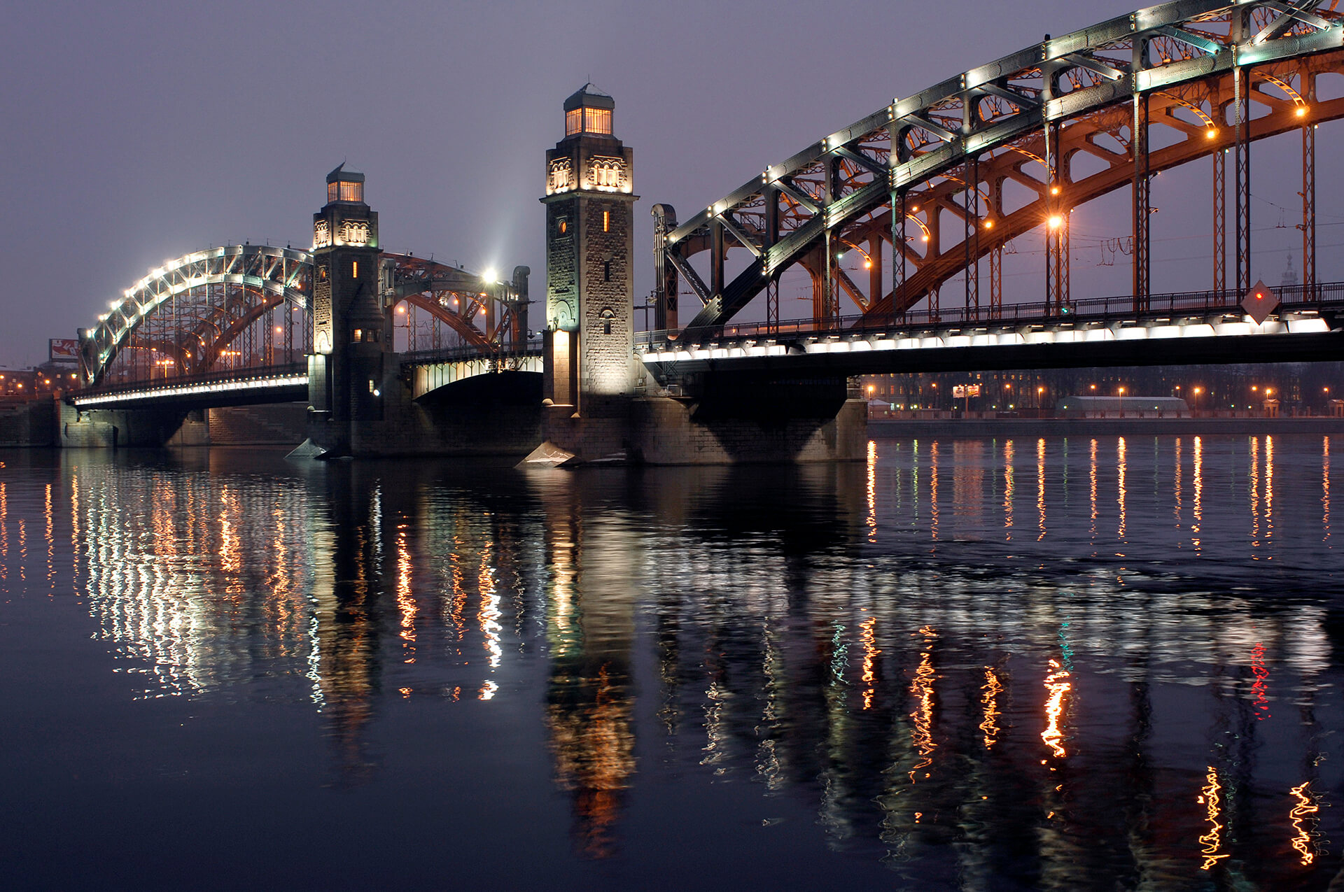 Большеохтинский мост вечером.