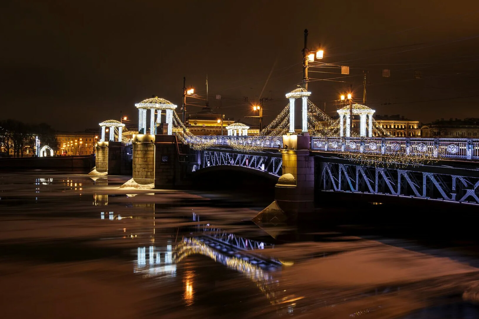 Дворцовый мост: фото и история