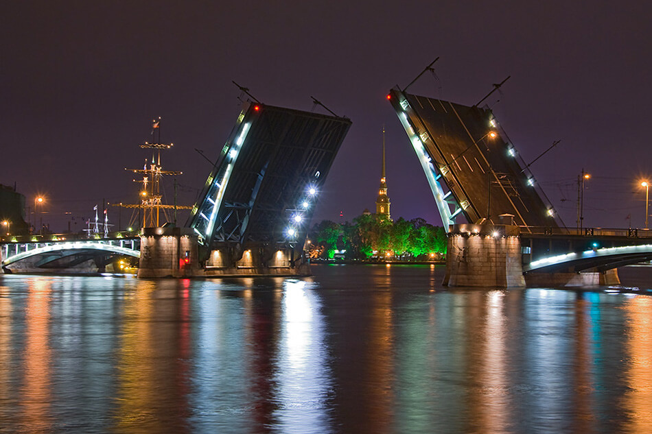 Сколько разводных мостов в Санкт-Петербурге