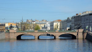 Аничков мост: вид с реки.