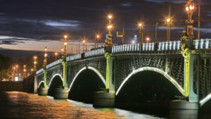 Троицкий мост ночью.