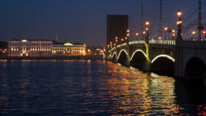 Троицкий мост разведен: вид с Петроградской стороны.