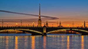 Троицкий мост с видом на Петропавловский собор.