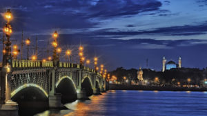 Троицкий мост: вид сбоку.